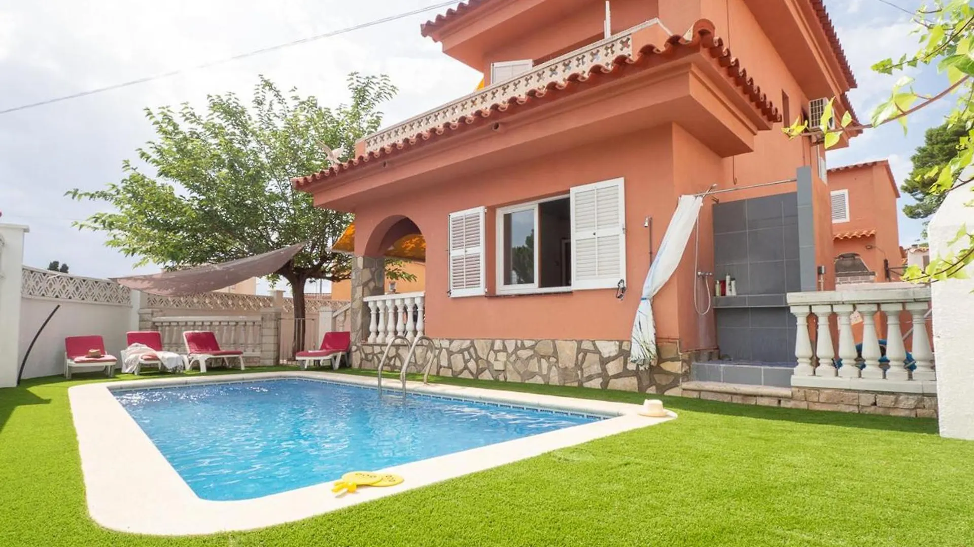 Casa Familiar Con Piscina Privada, A/C, Wifi Y Cerca De Playa Y Comercios - Es-325-21 location