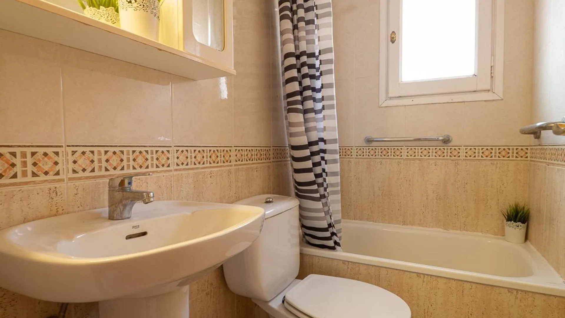 Casa Familiar Con Piscina Privada, A/C, Wifi Y Cerca De Playa Y Comercios - Es-325-21 Torroella de Montgrí